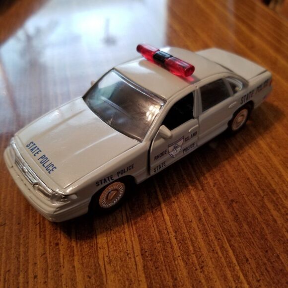Rhode Island State Police Road Champs die cast police car 1:43 scale - Picture 9 of 9
